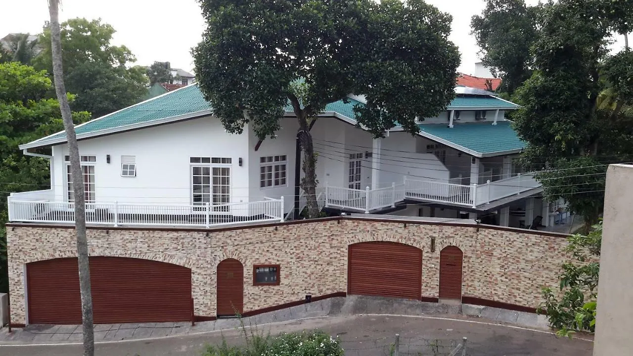 Проживание в семье Duvi'S Shelter Bungalow Коломбо